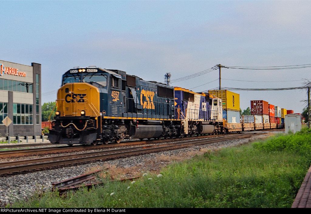 CSX 4557 on I-010